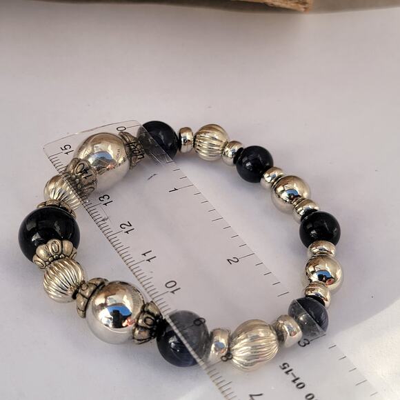 Vintage black and silver stretch bracelet with ribbed and smooth beads - Picture 10 of 10